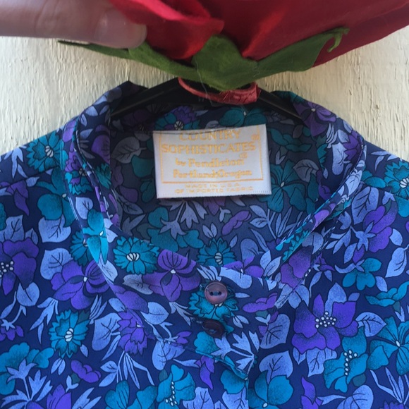 💐 Hidden Button Floral Pendleton Blouse 💐 - Picture 2 of 4